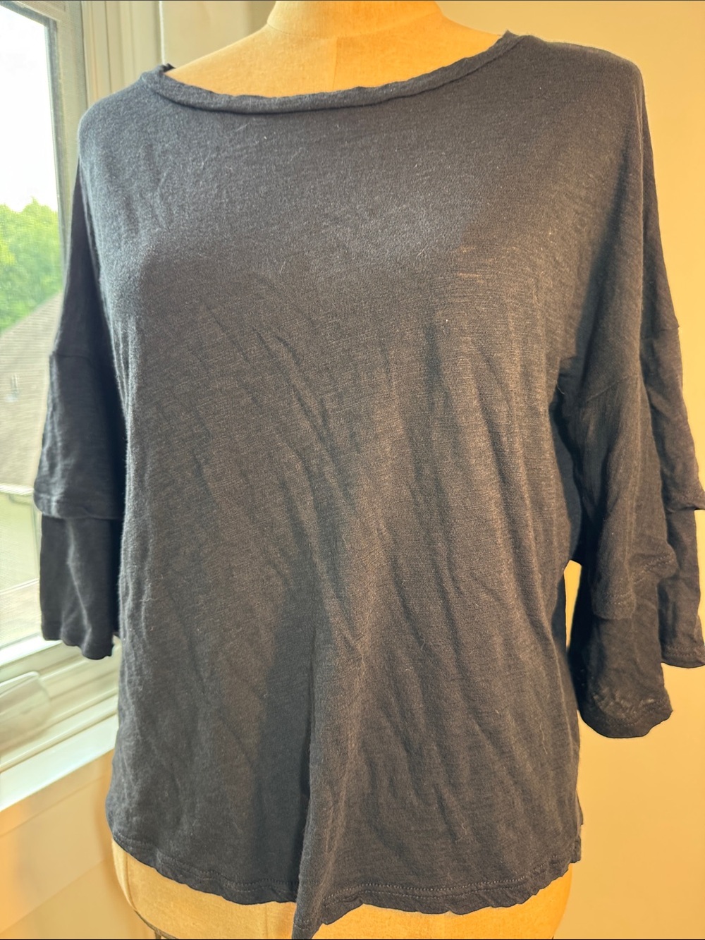 Lush Stretchy box T with 3/4 tiered sleeves. S.